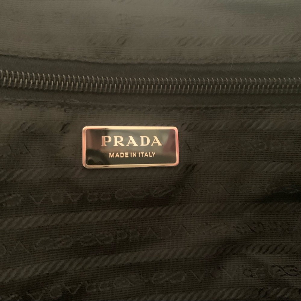 Prada Black Duffel Bag Sleek Durable Travel Essential - Picture 9 of 17